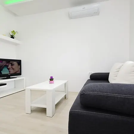 Bed & Breakfast Borovac 3*