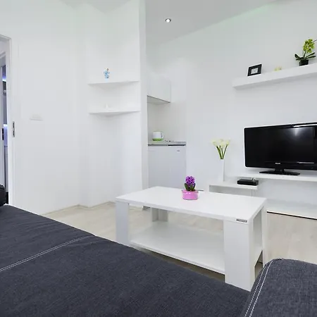 Borovac Bed & Breakfast 3*