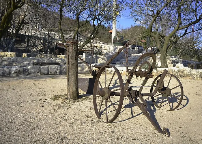 Bed & Breakfast Borovac 3*